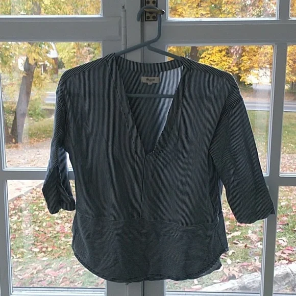 ❤️Madewell Blue & White Striped Luster Vneckline Top Shirt Size XSmall - Picture 3 of 8